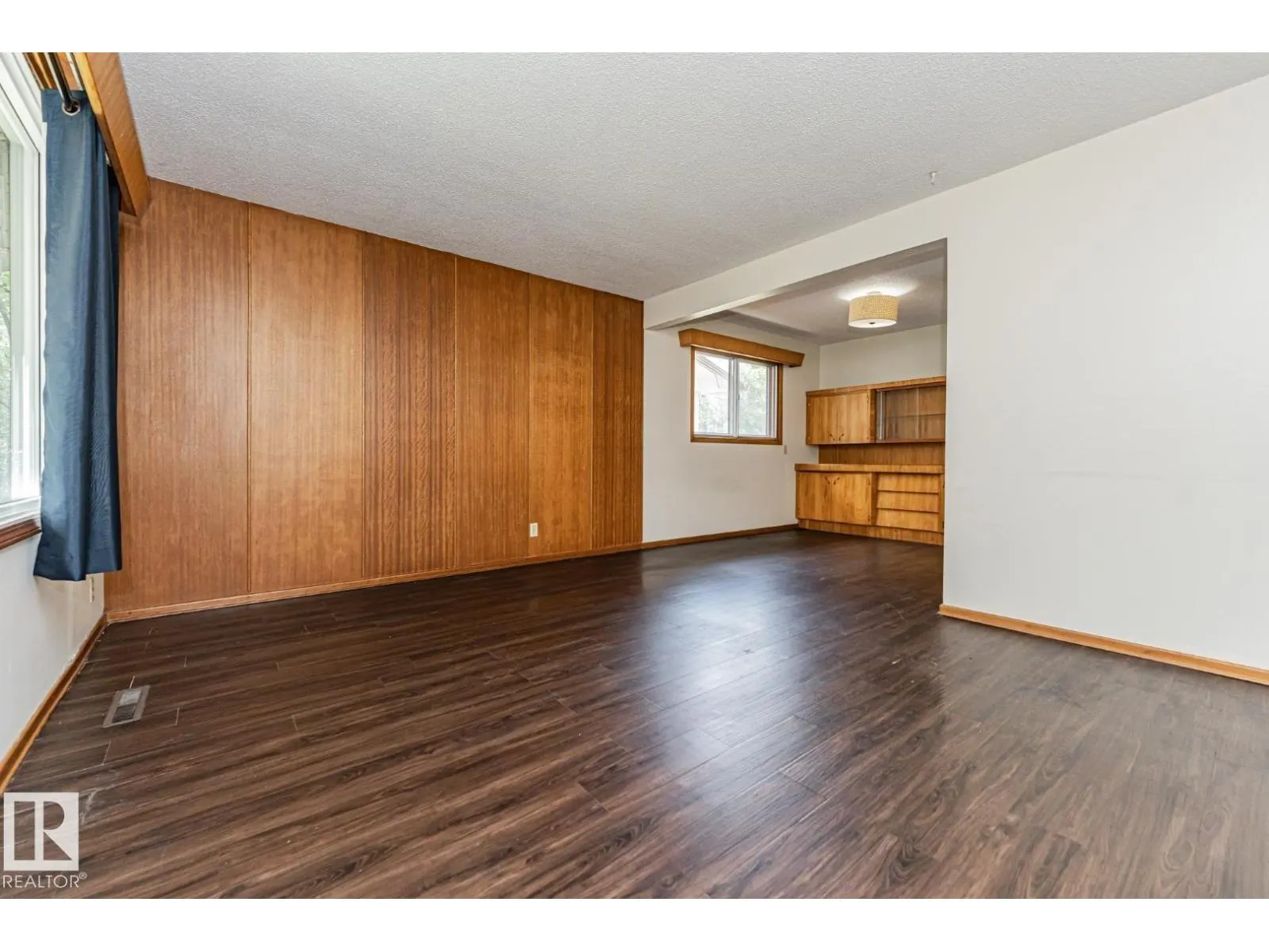 10726 70 AV NW