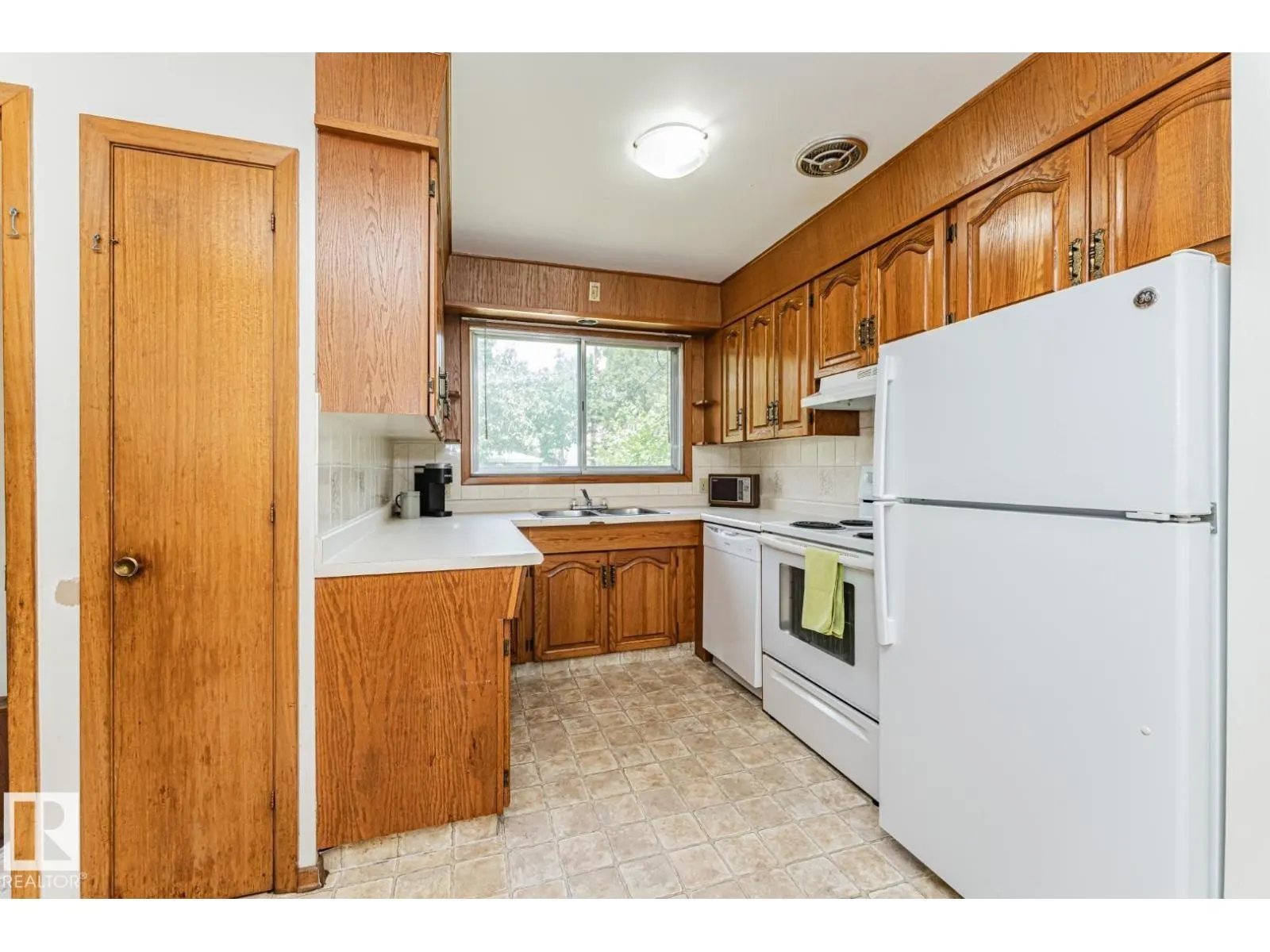 10726 70 AV NW