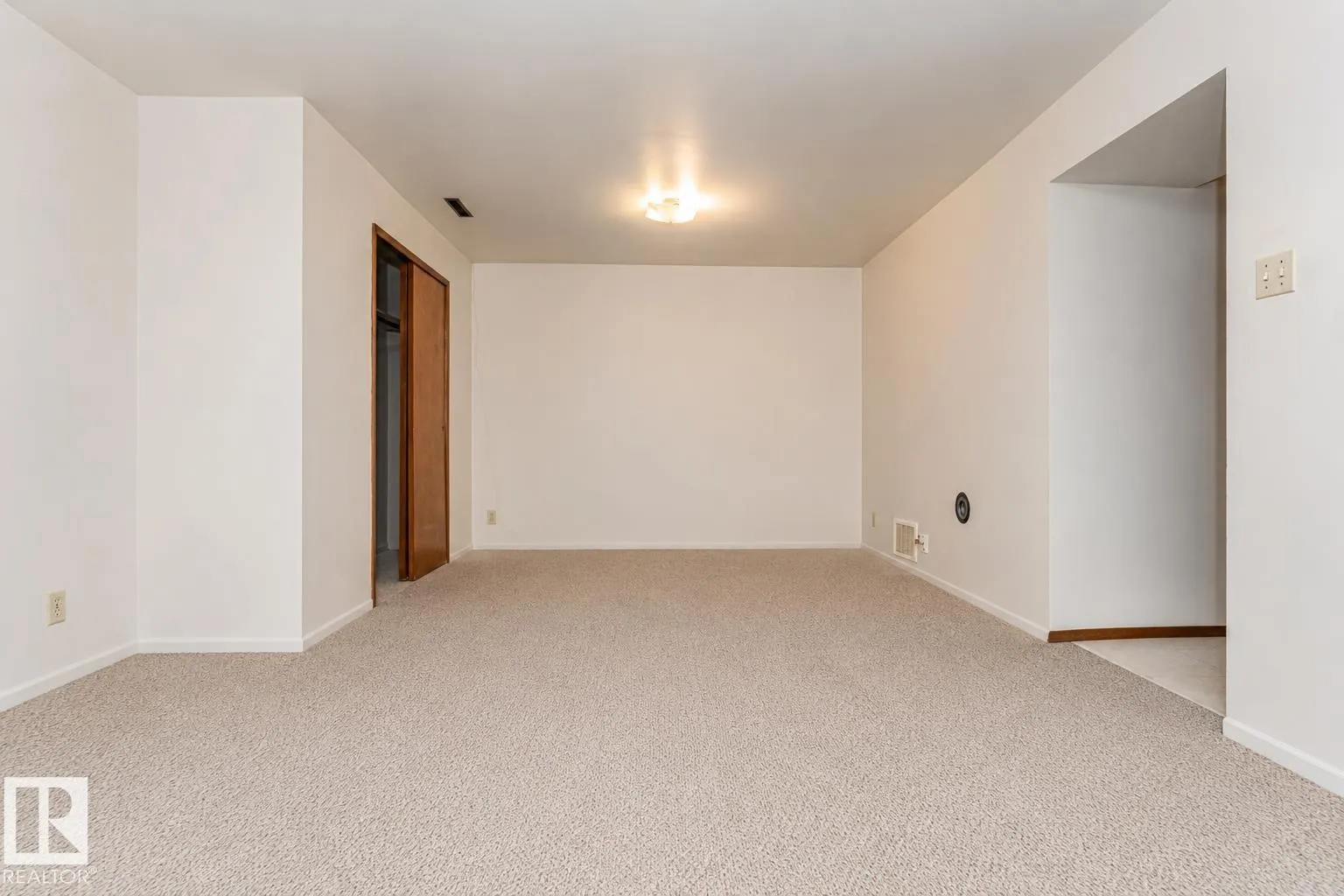 10726 70 AV NW