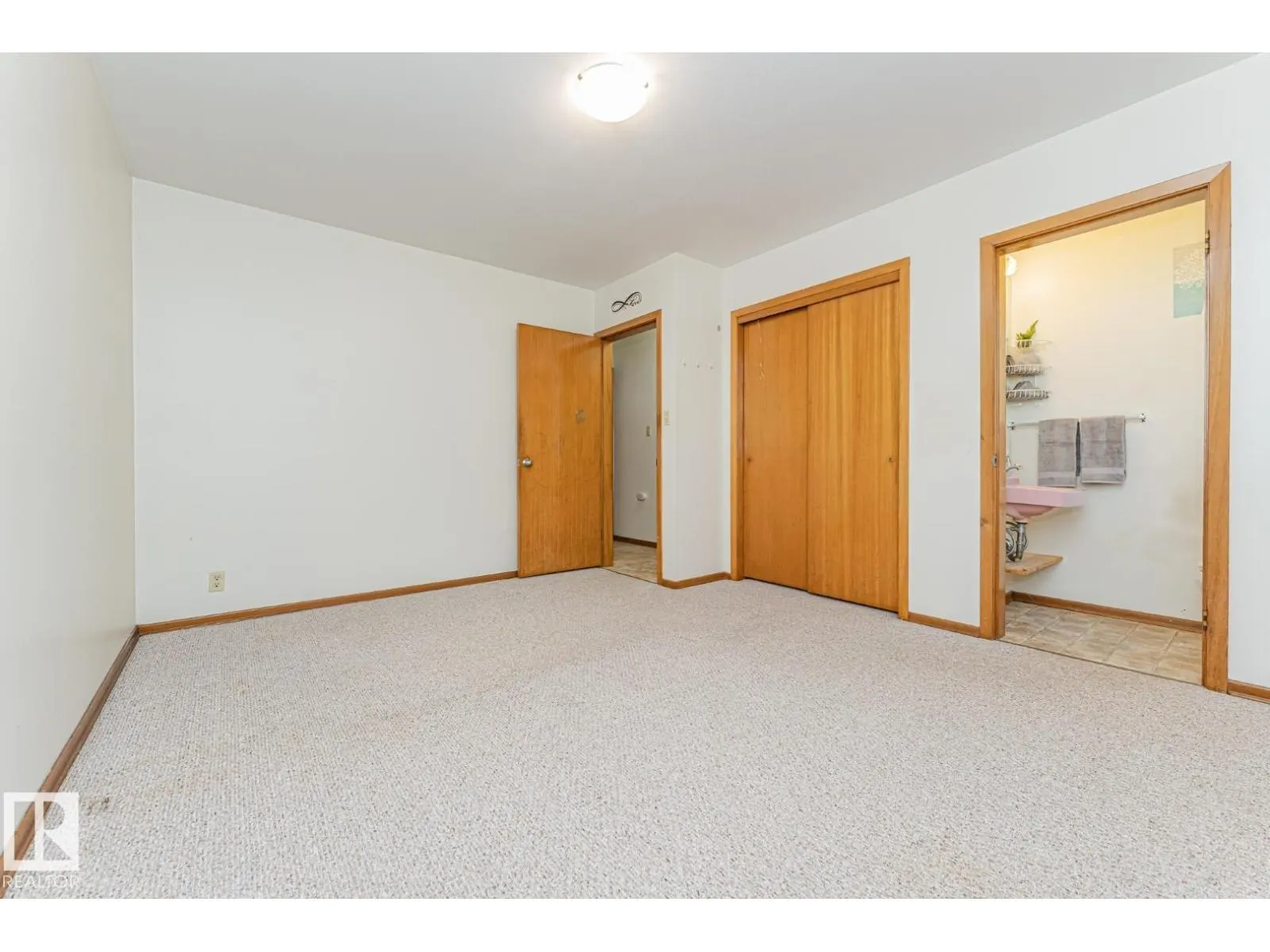 10726 70 AV NW