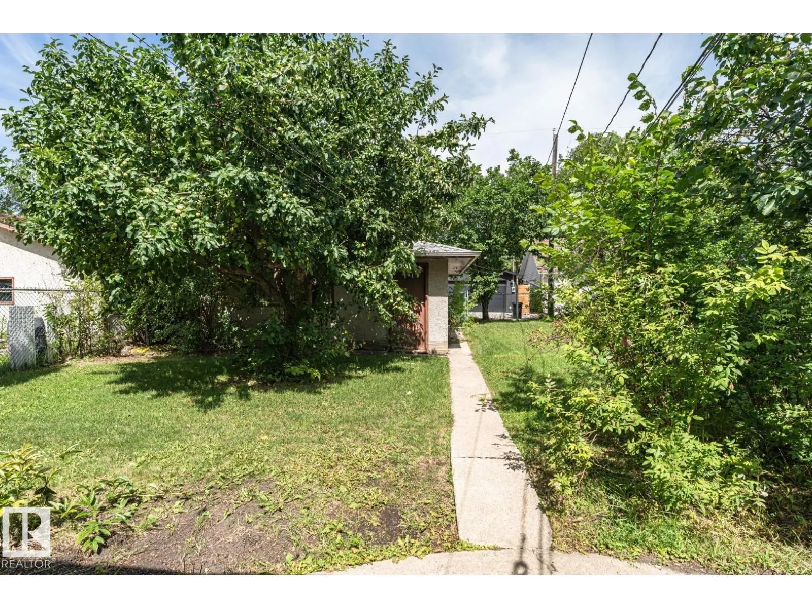 10726 70 AV NW
