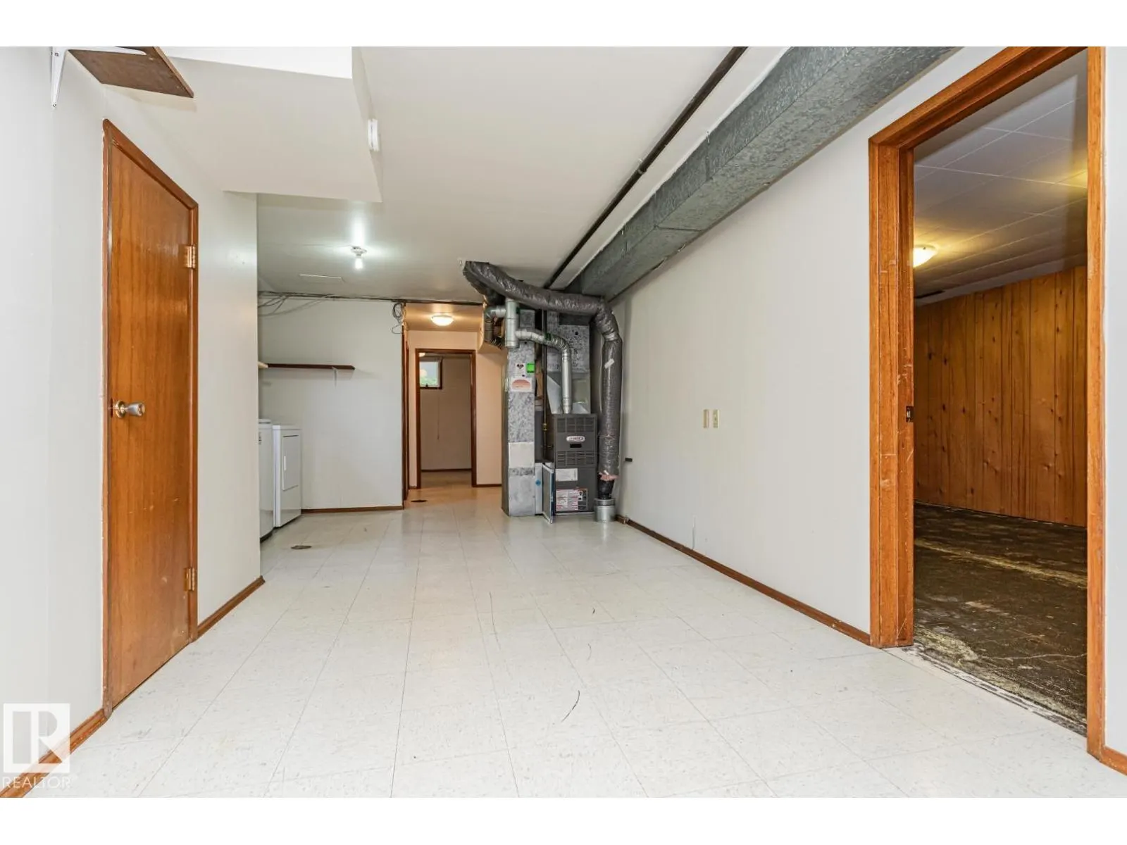 10726 70 AV NW