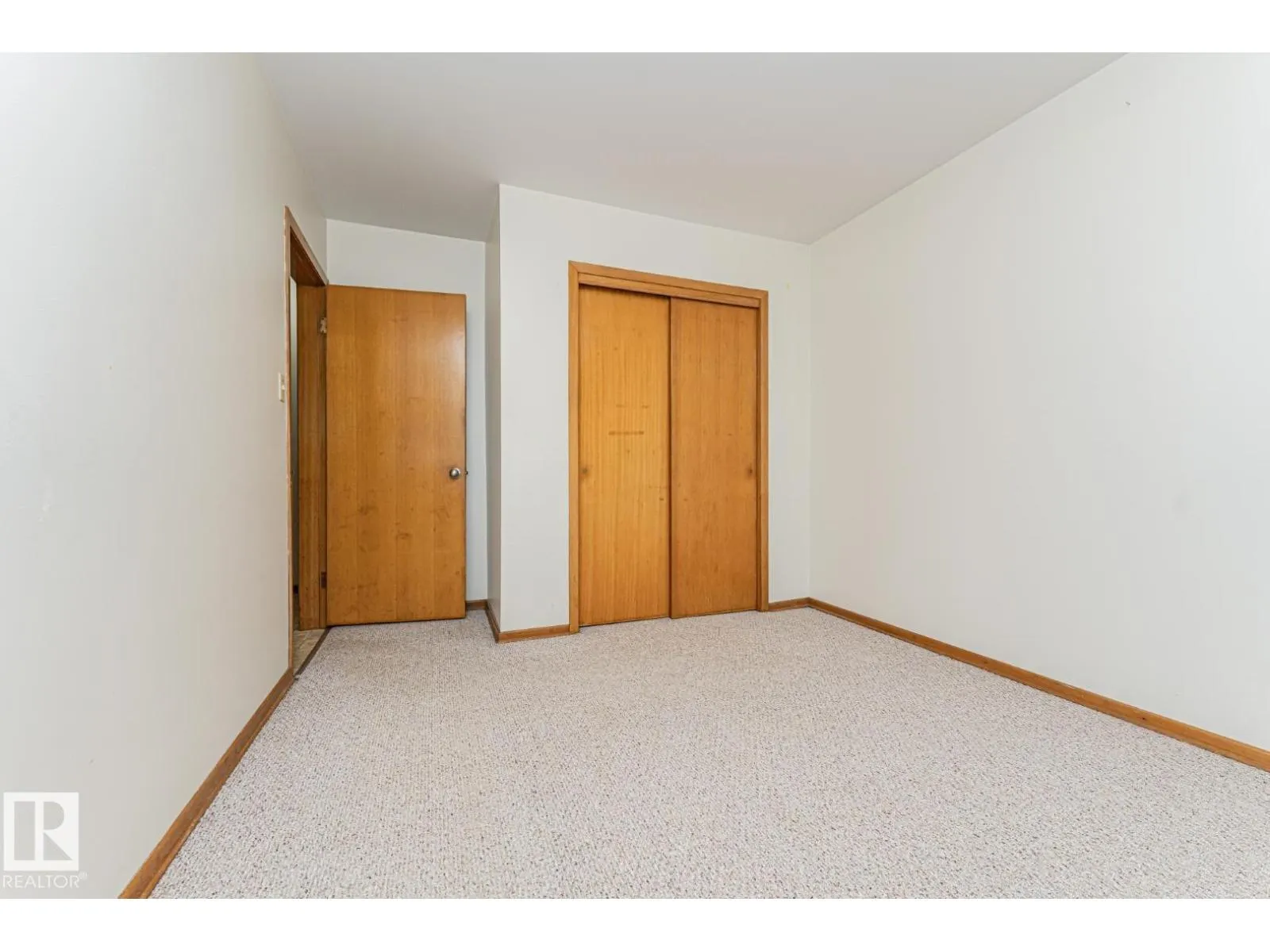 10726 70 AV NW