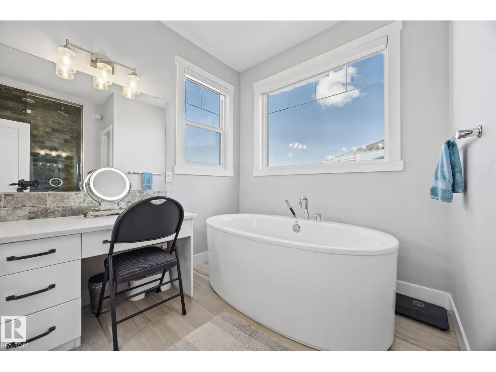 78 AINSLEY WY