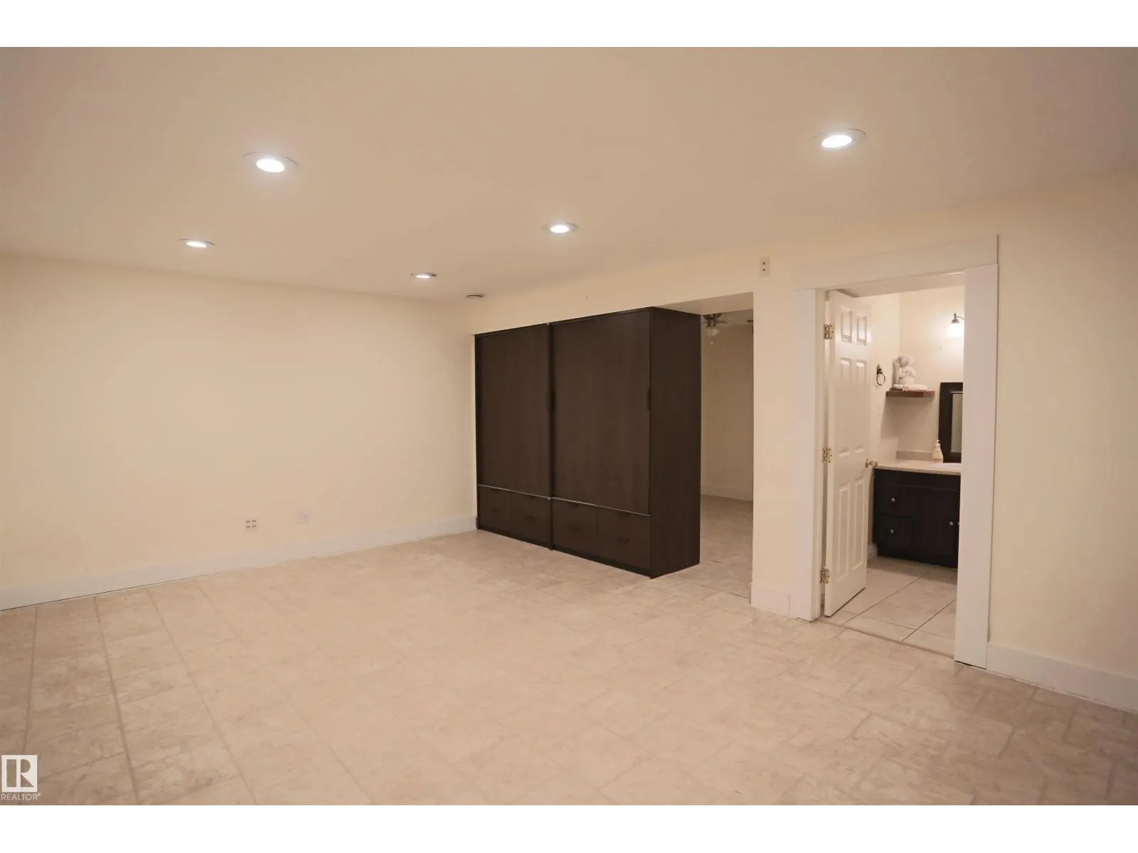 3 DORCHESTER RD