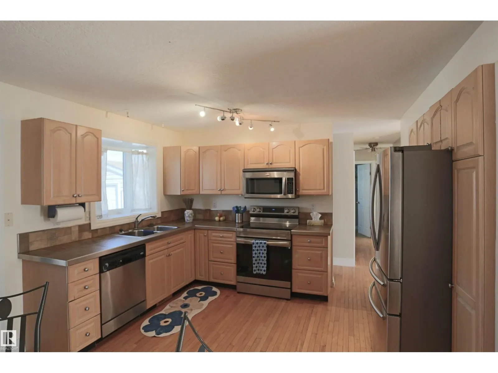 3 DORCHESTER RD
