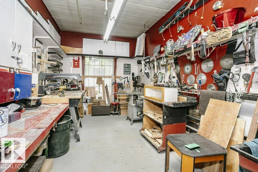 #207 4906 47 AV
