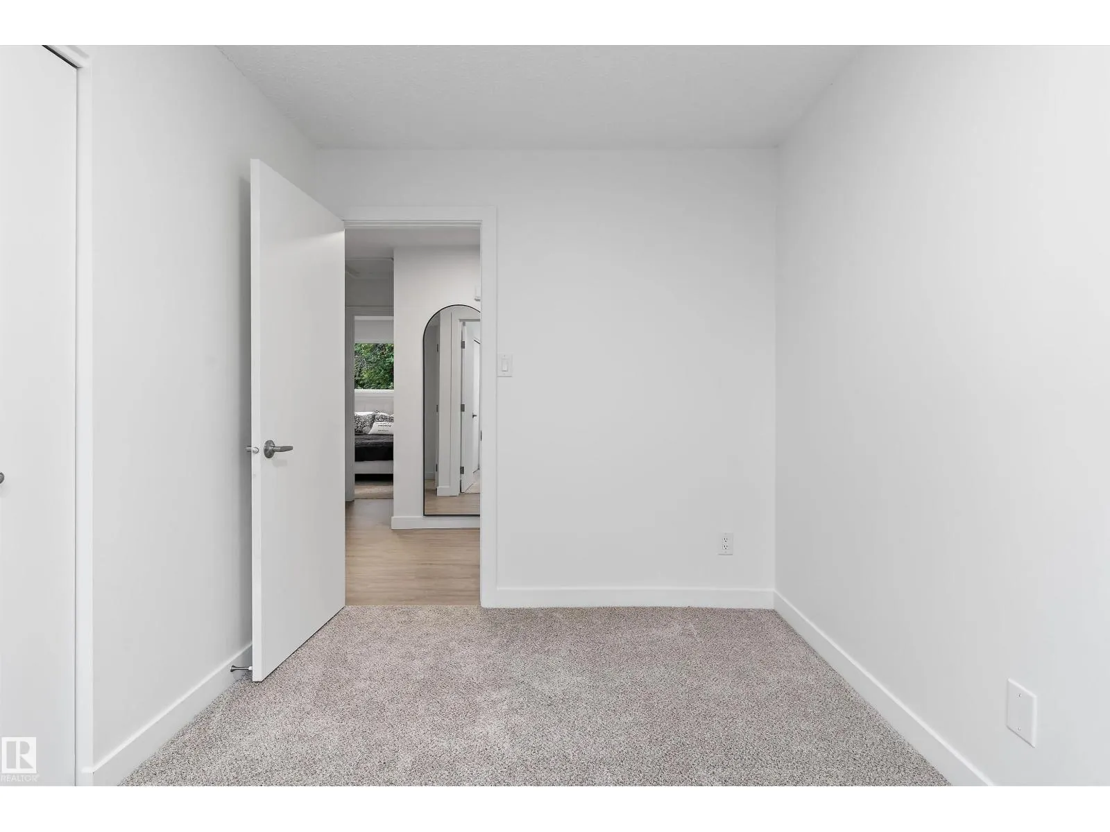 5 GLENBROOK BV