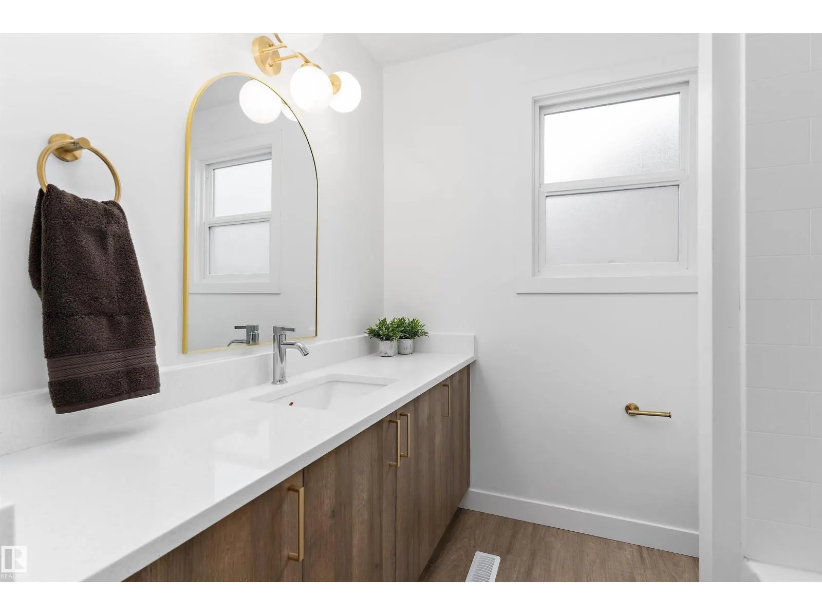5 GLENBROOK BV