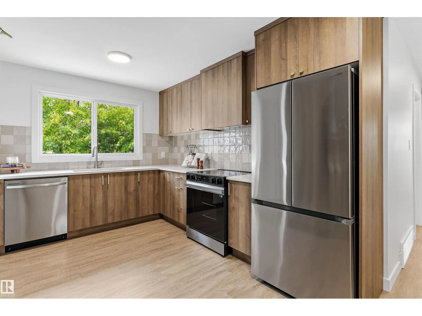 5 GLENBROOK BV