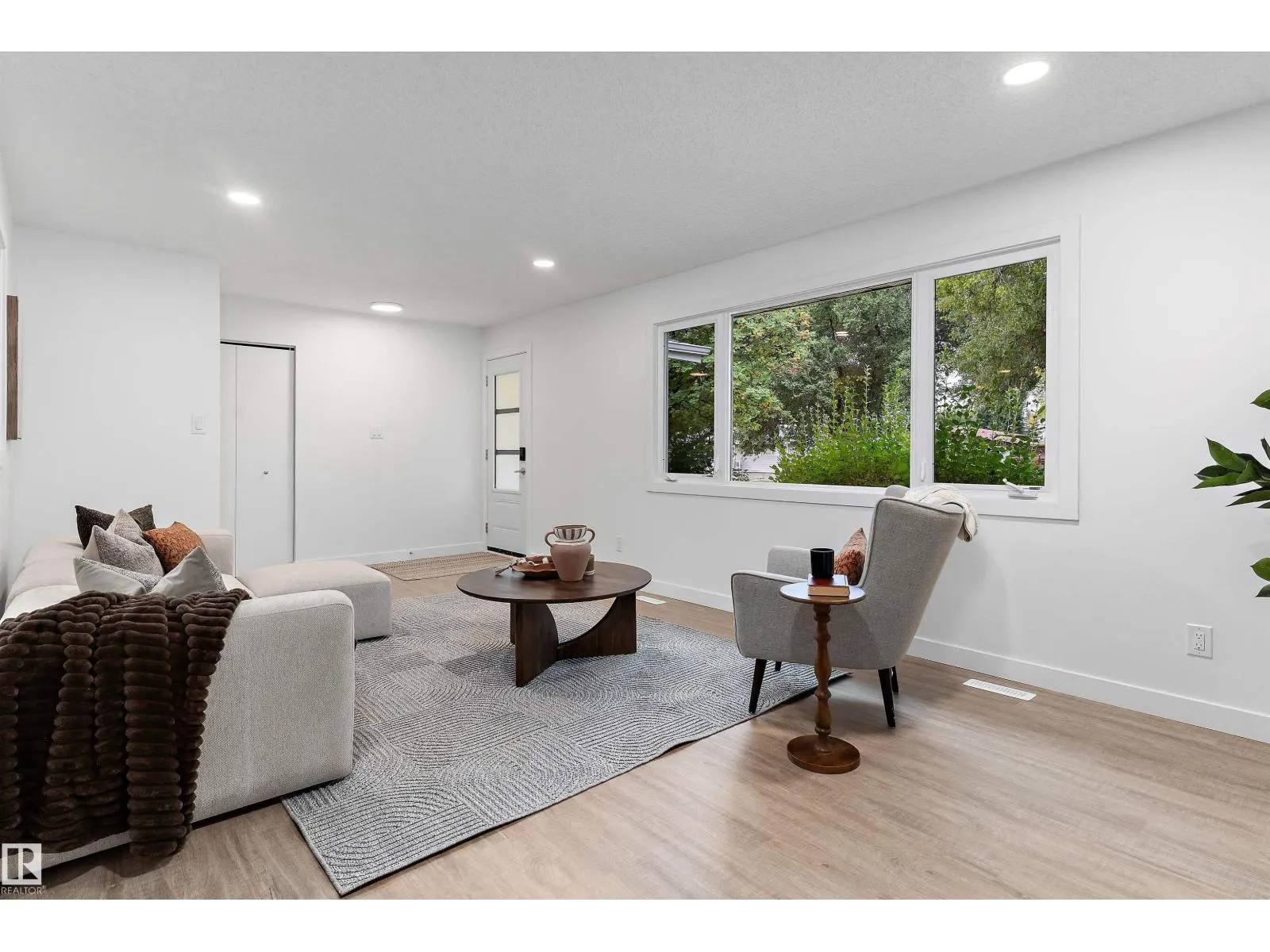 5 GLENBROOK BV