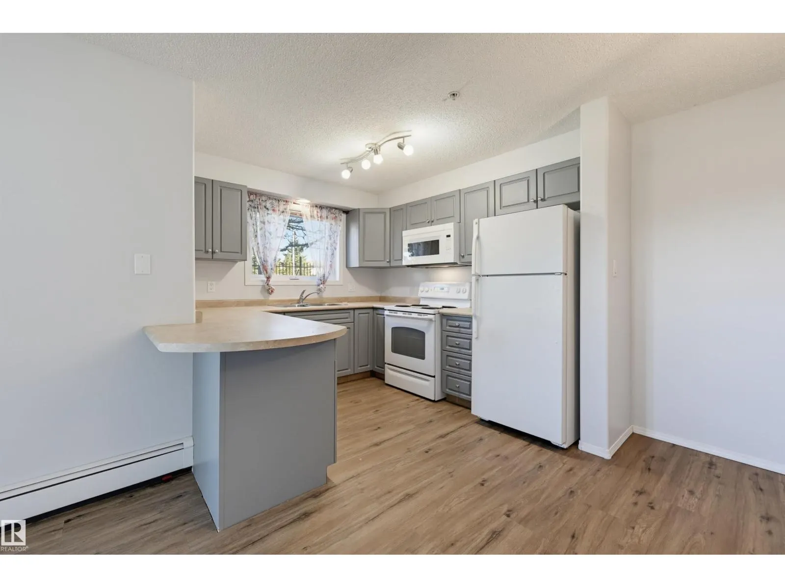 #107 13635 34 ST NW