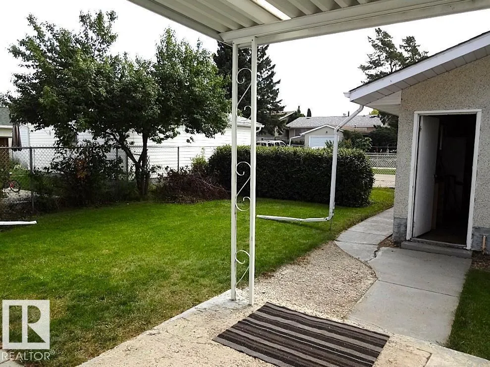 6 BEVERLY AV