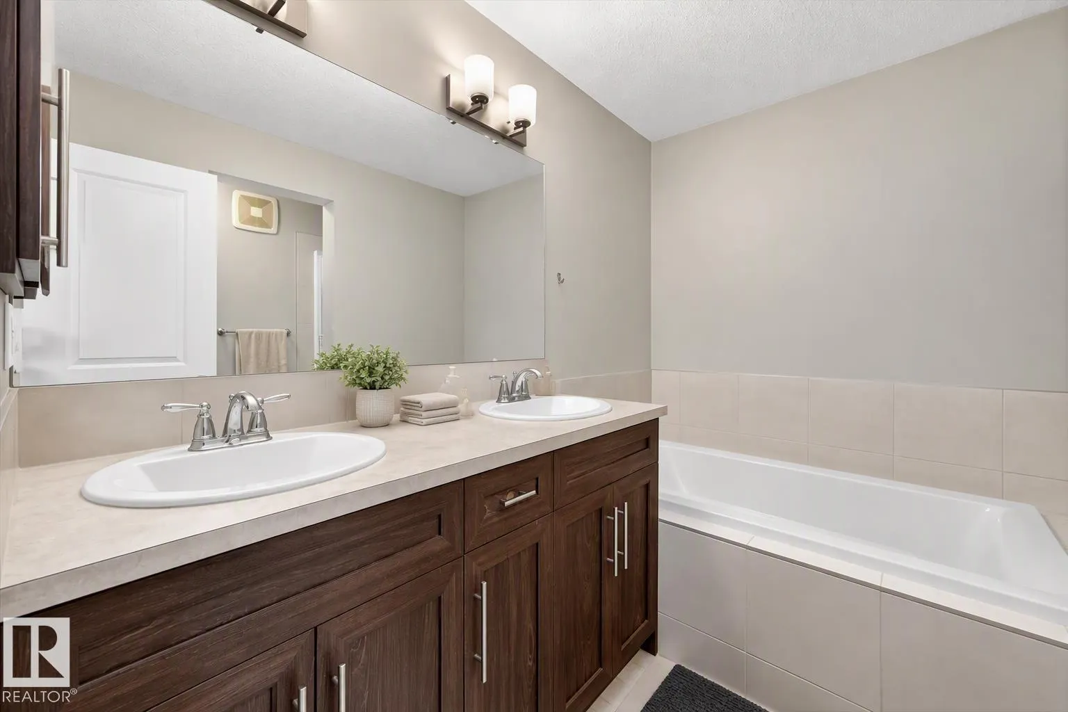 20528 128 AV NW