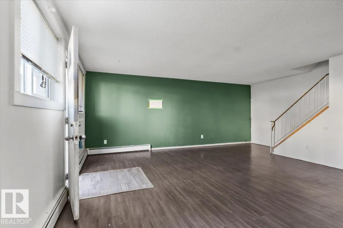 #108A 14520 52 ST NW