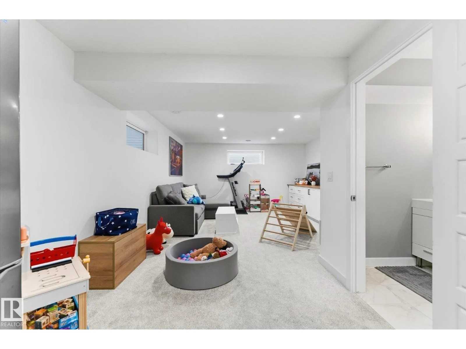 18 ALTADENA PT