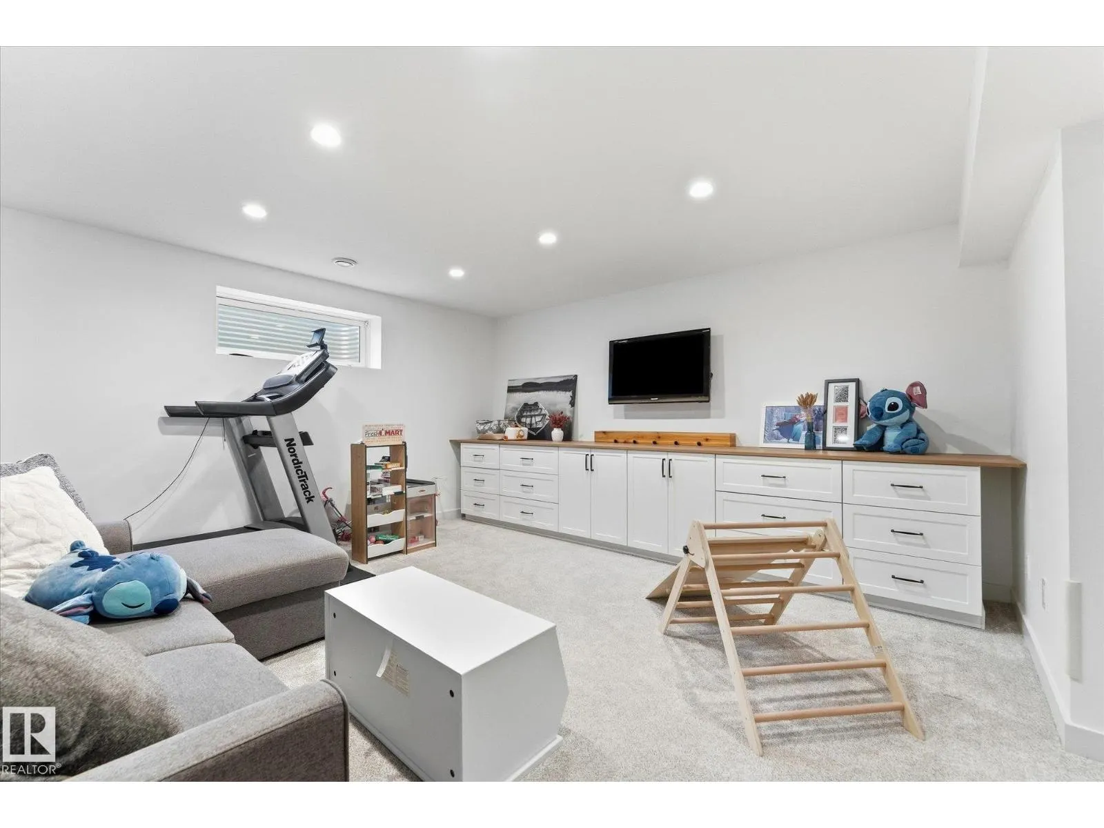 18 ALTADENA PT
