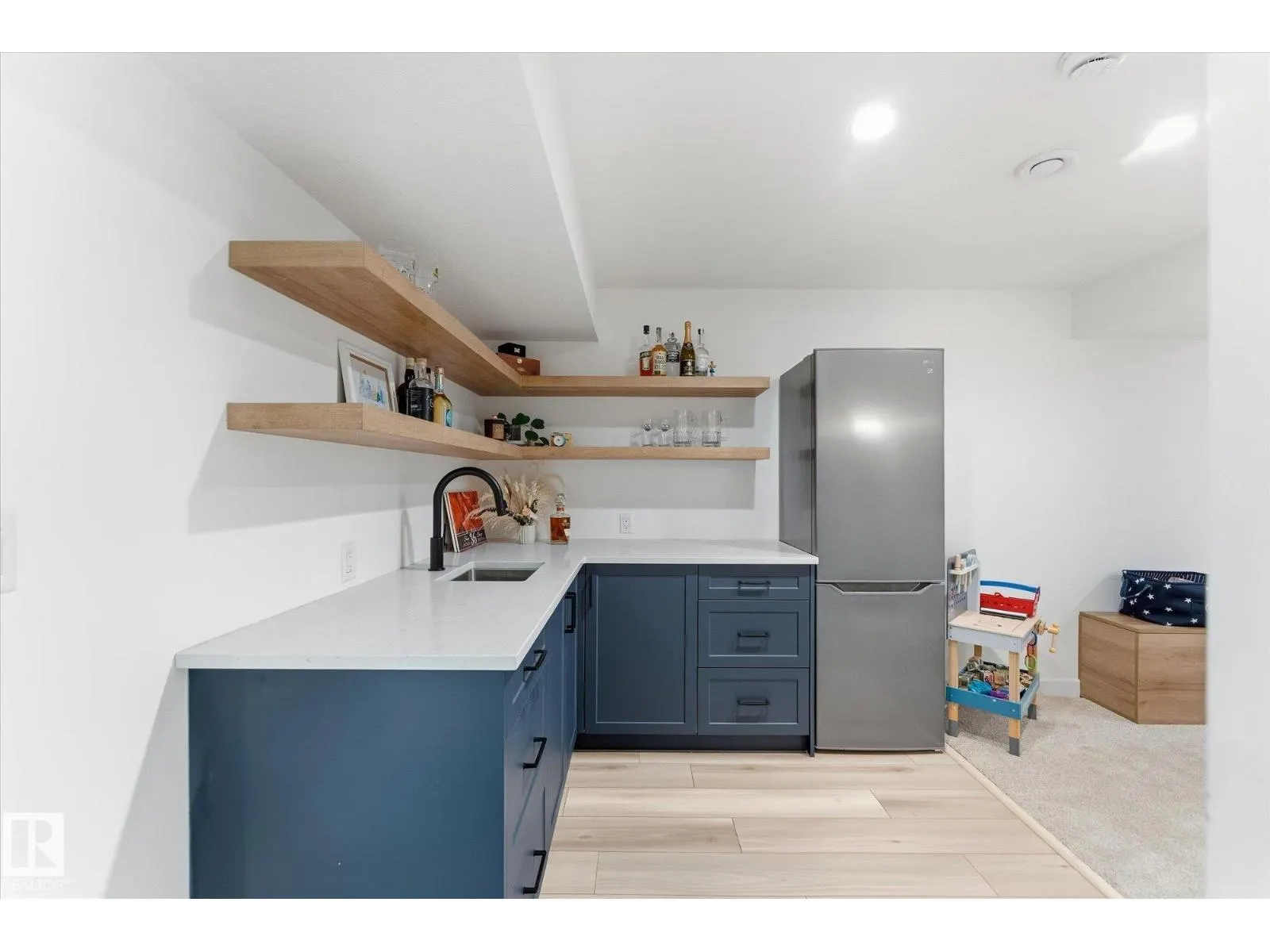18 ALTADENA PT