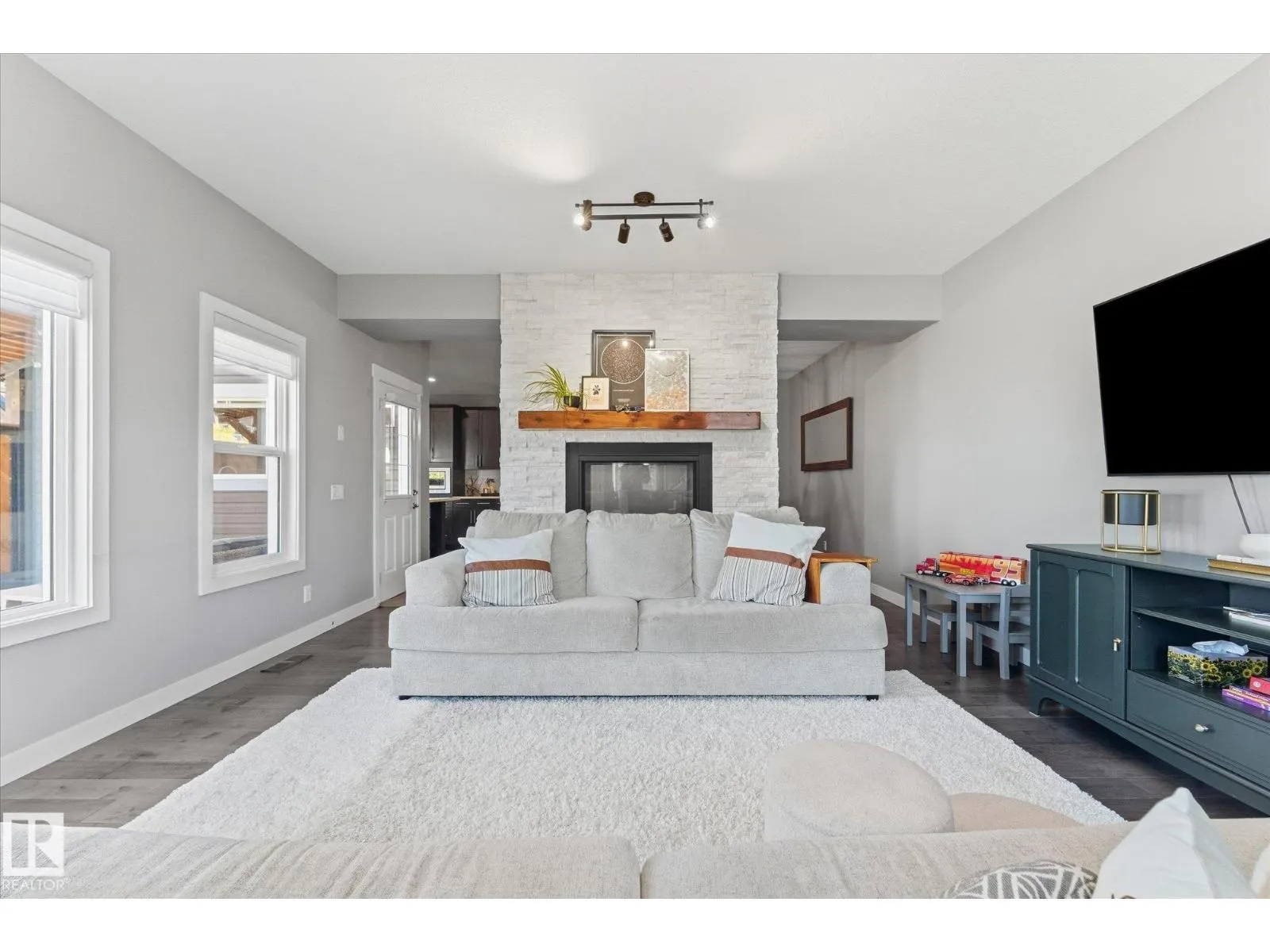 18 ALTADENA PT