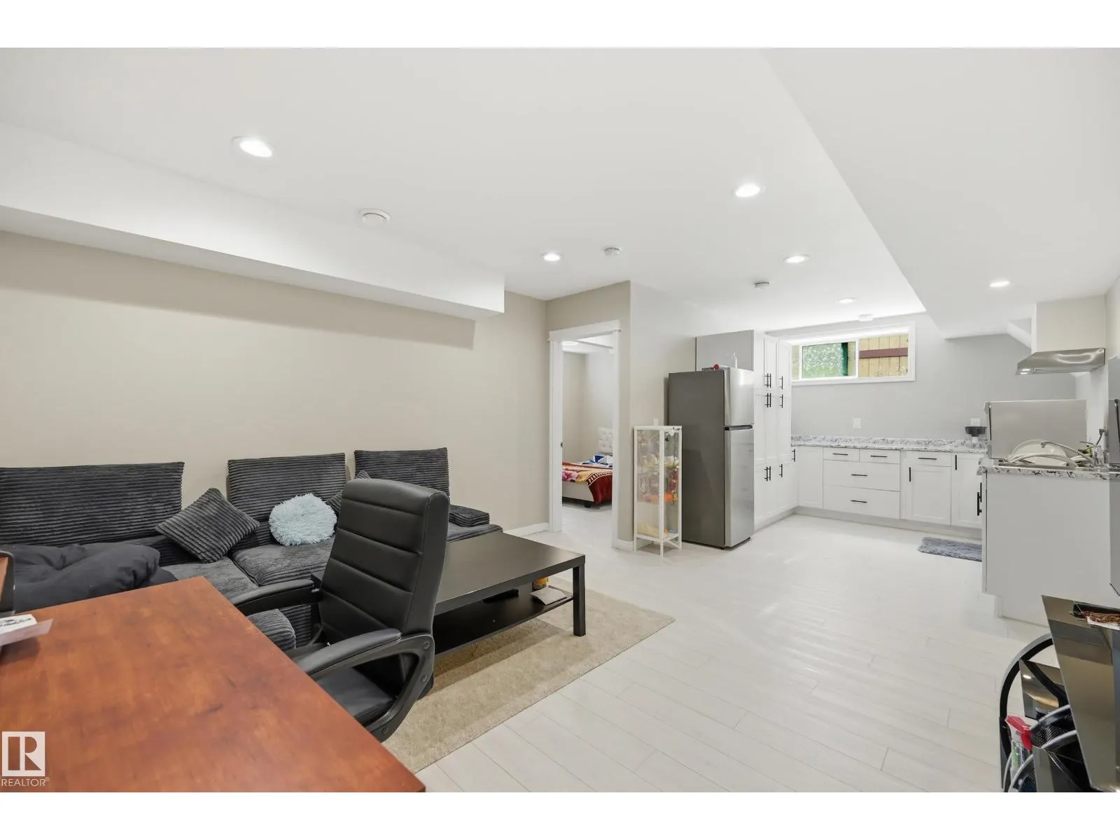 1 SOUTHFORK CL