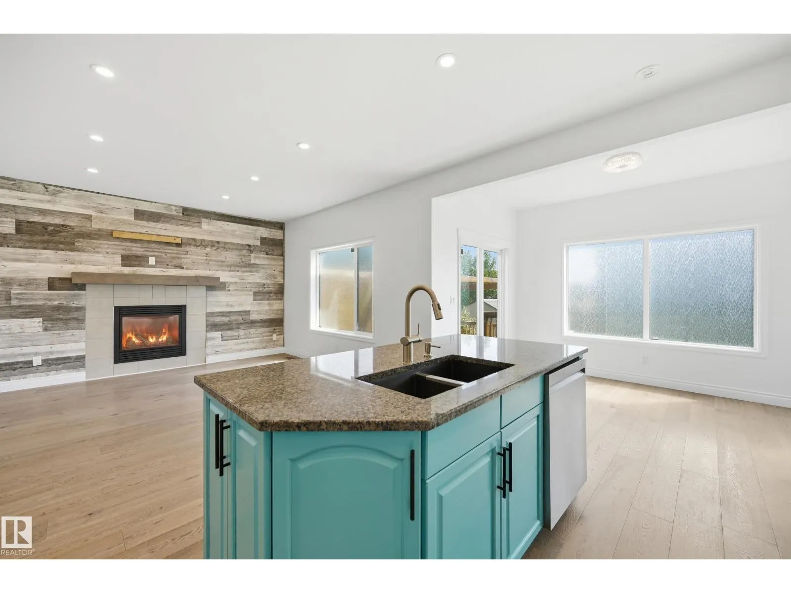 1 SOUTHFORK CL