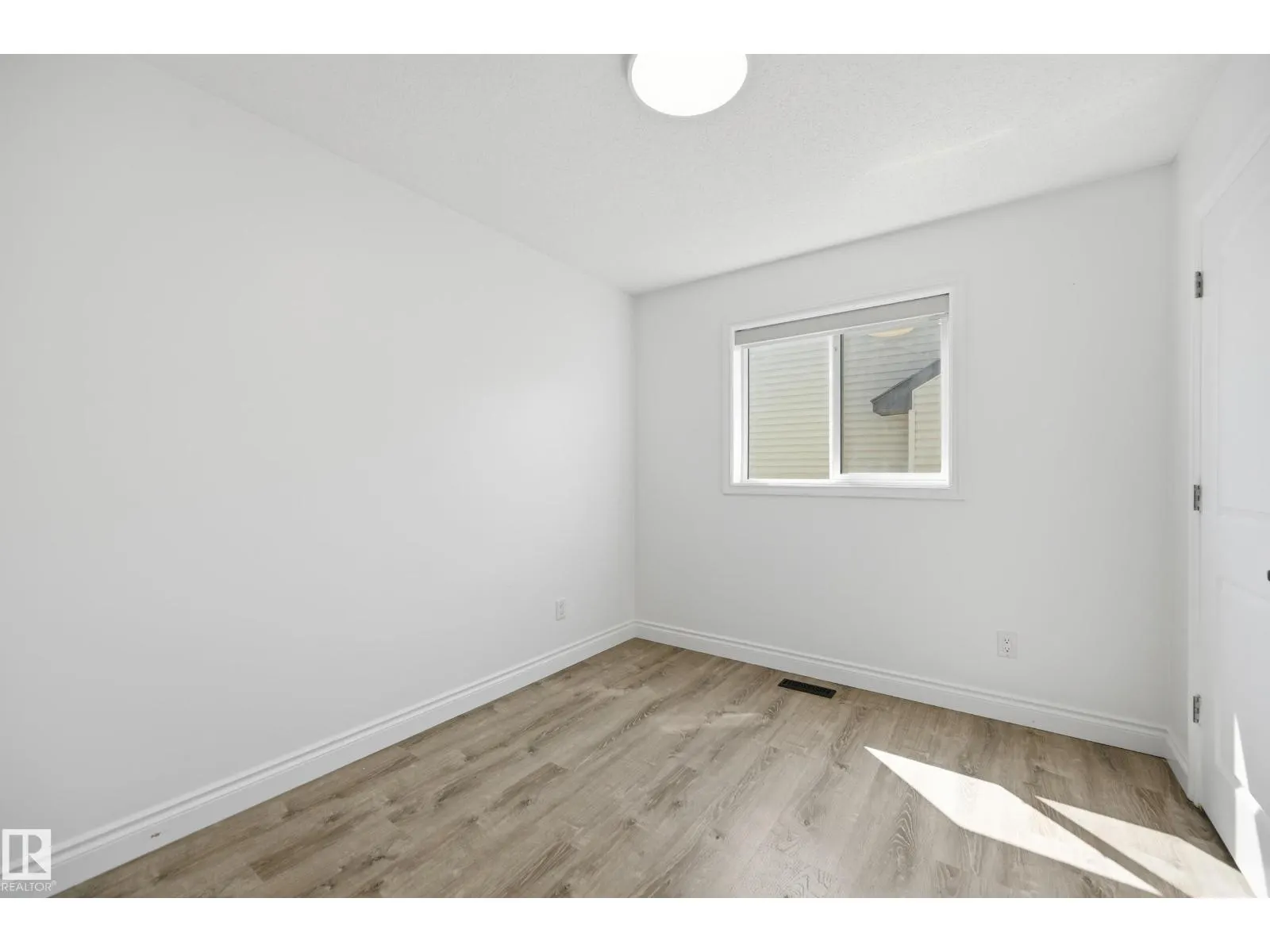 1 SOUTHFORK CL