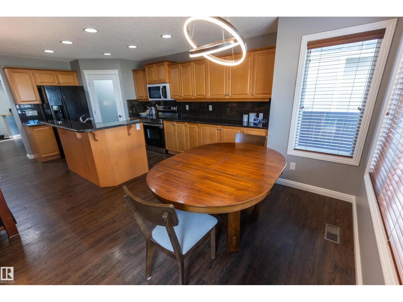 28 BECKER CR