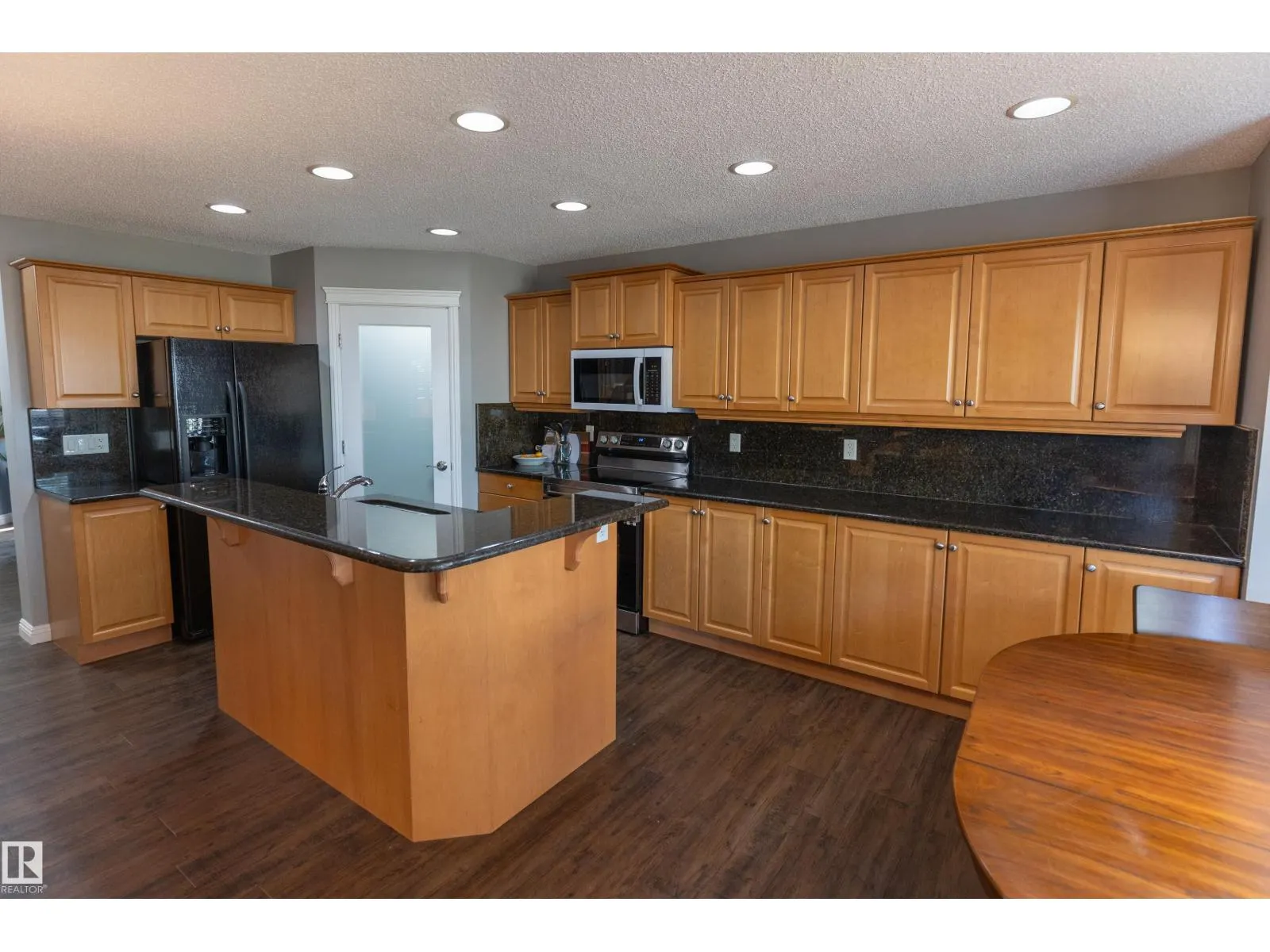 28 BECKER CR