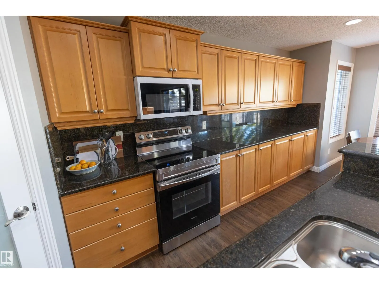 28 BECKER CR