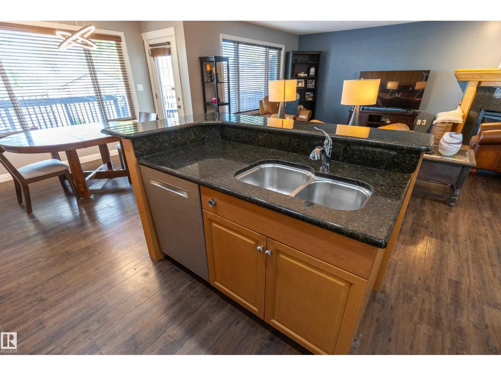 28 BECKER CR