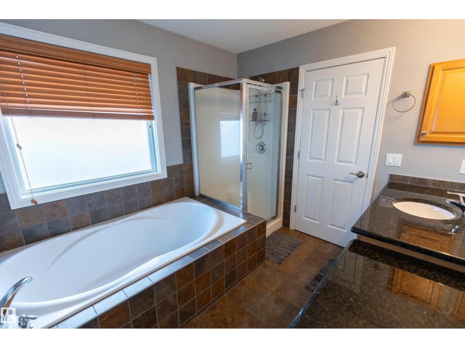 28 BECKER CR