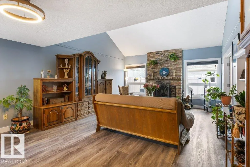 7 WHITEOAKS ES