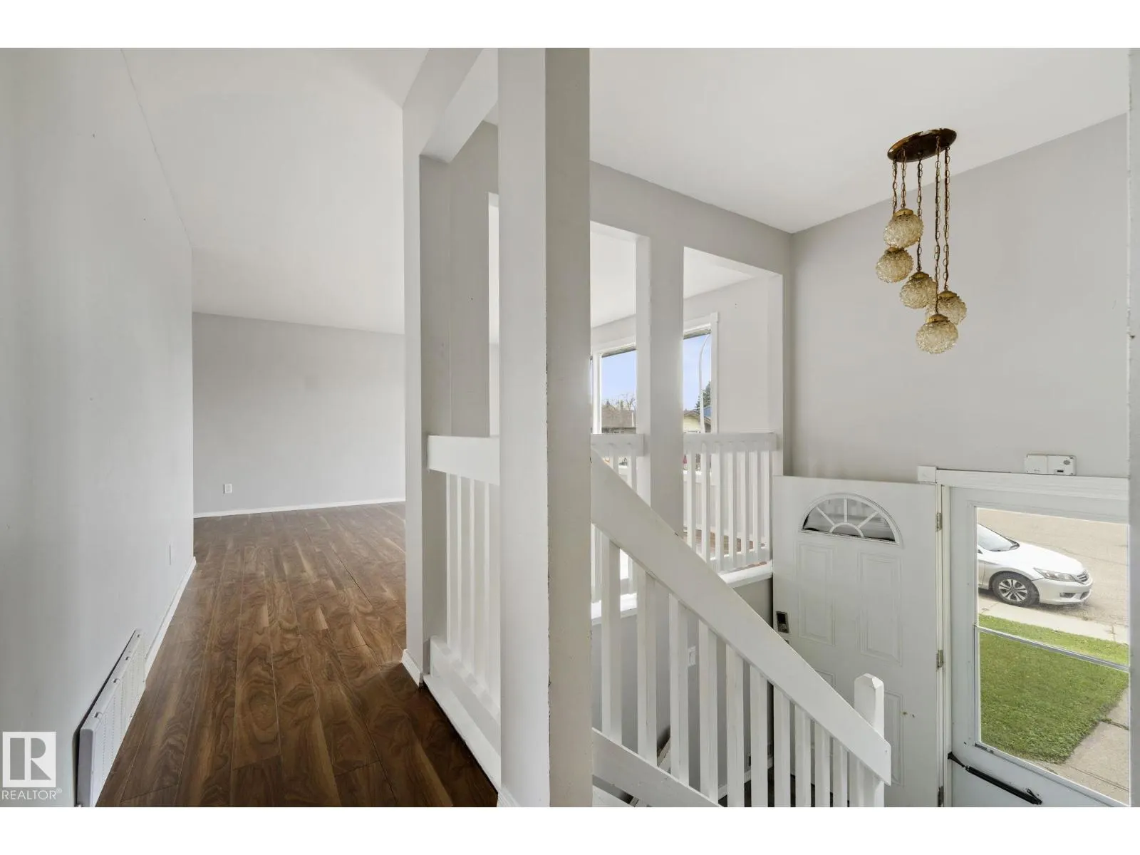 6 CAMPBELL CRES E