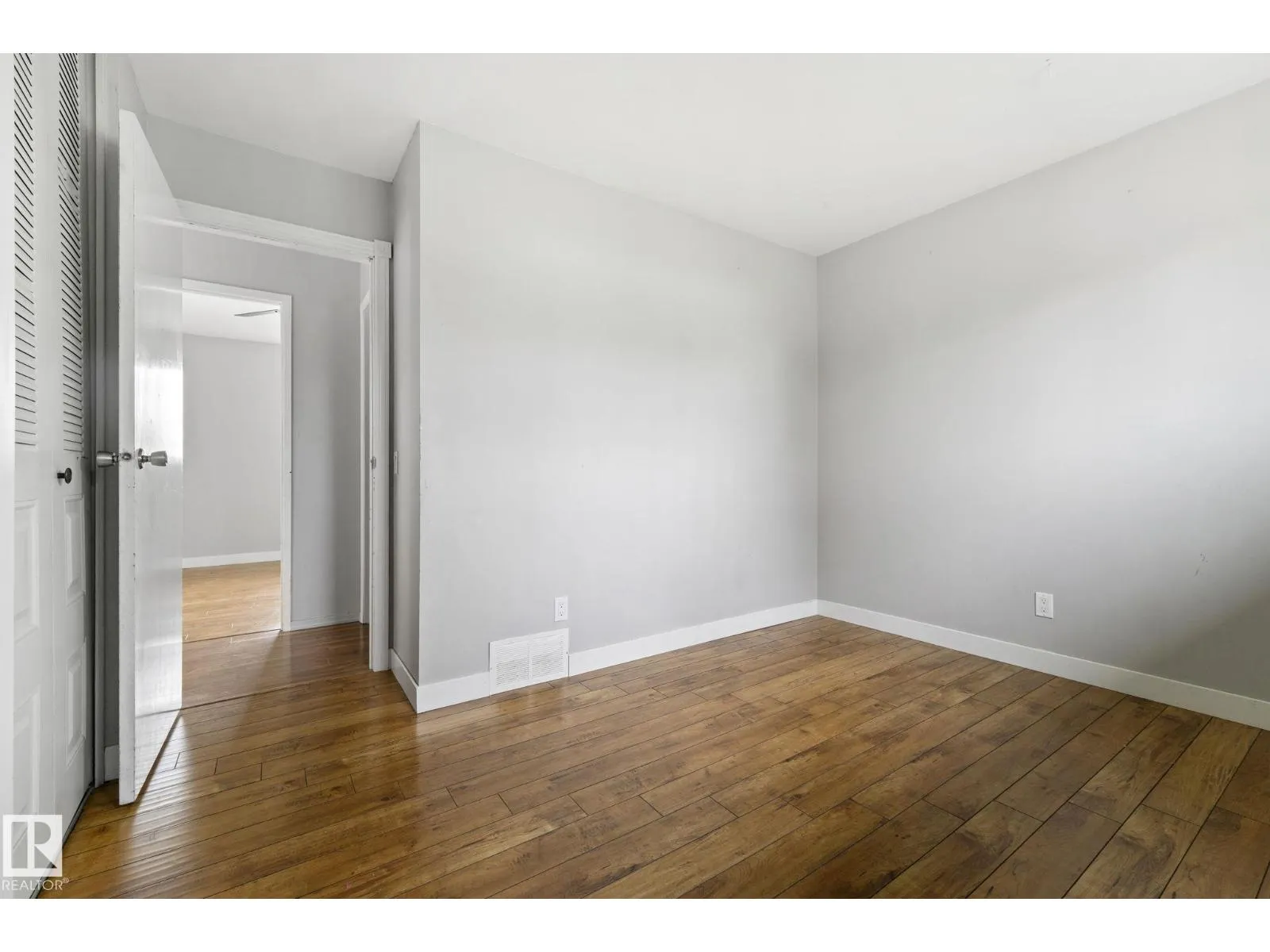 6 CAMPBELL CRES E