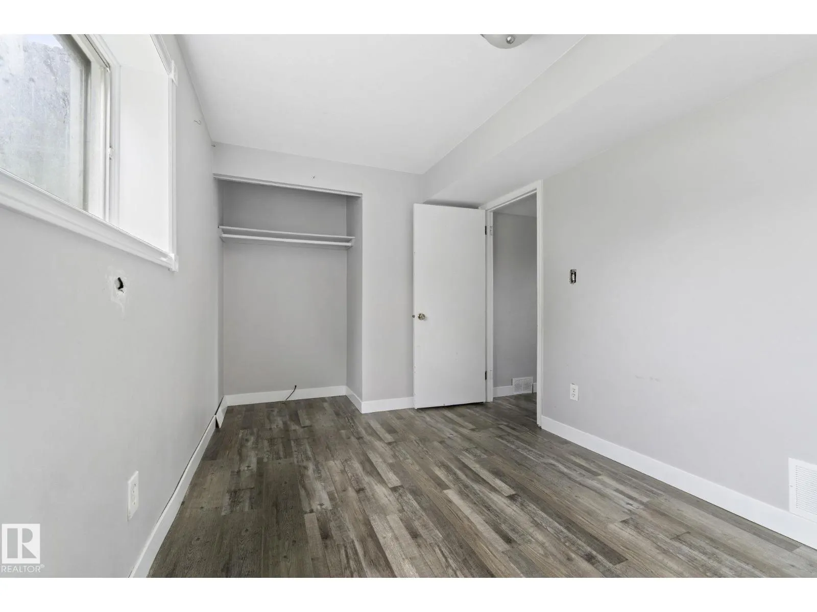 6 CAMPBELL CRES E