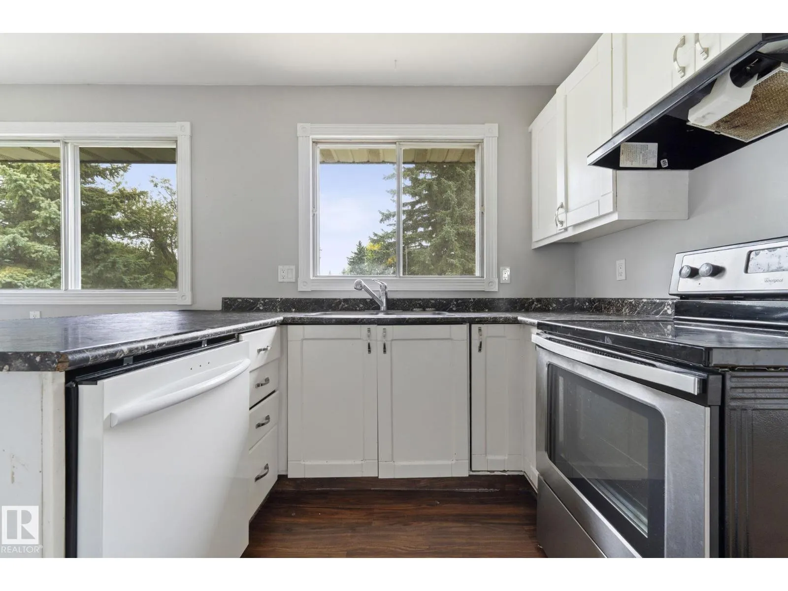 6 CAMPBELL CRES E