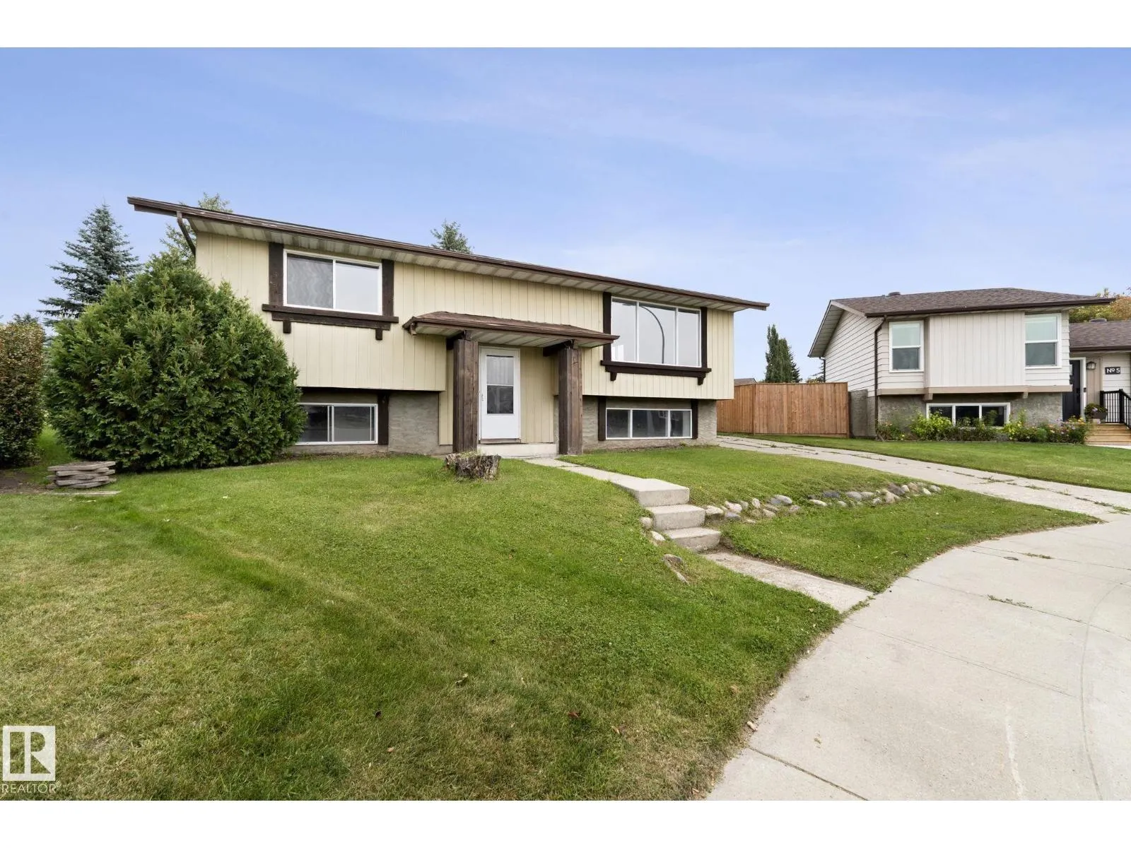 6 CAMPBELL CRES E
