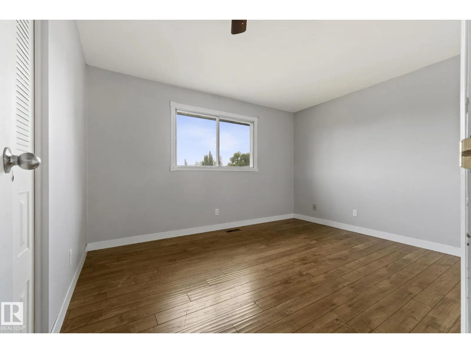 6 CAMPBELL CRES E