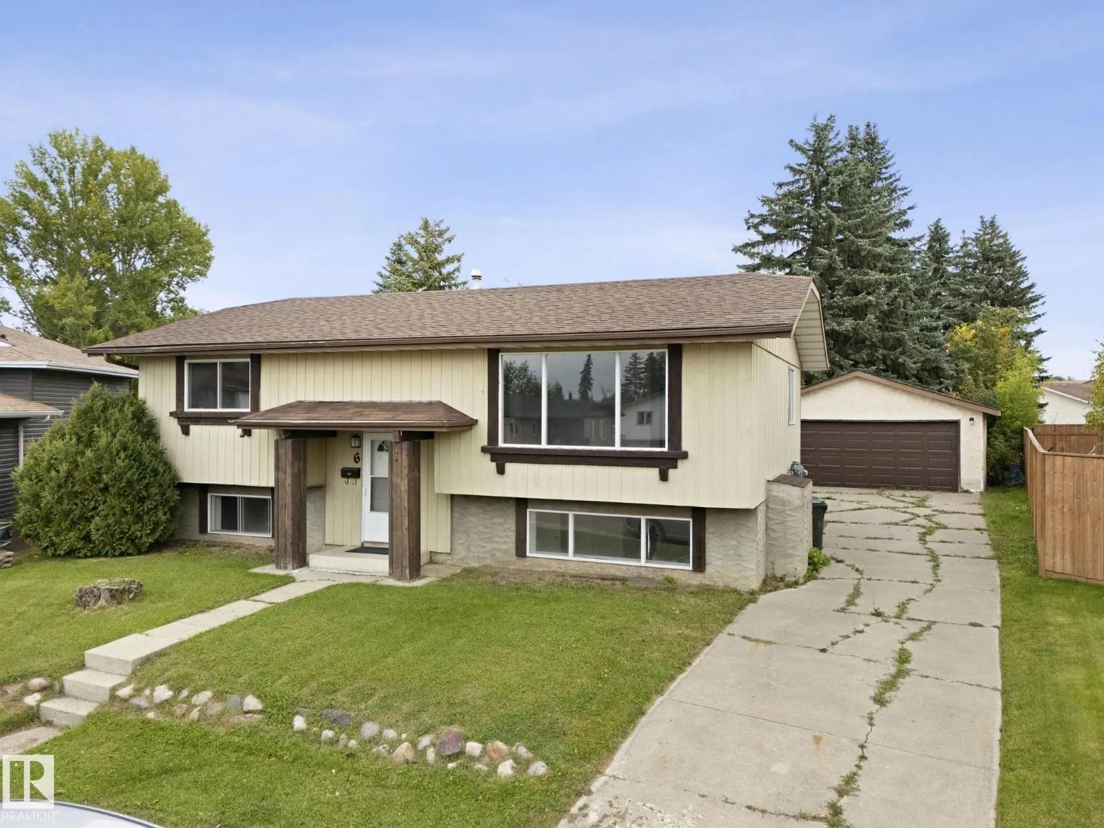 6 CAMPBELL CRES E