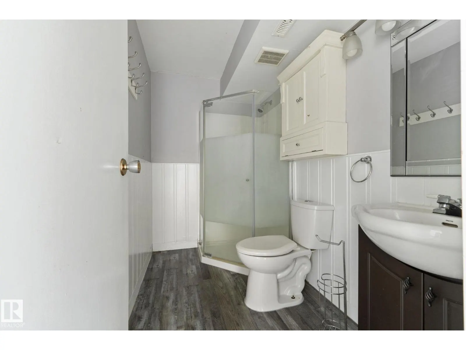 6 CAMPBELL CRES E