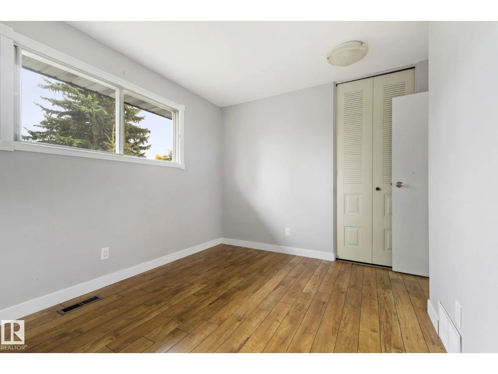 6 CAMPBELL CRES E