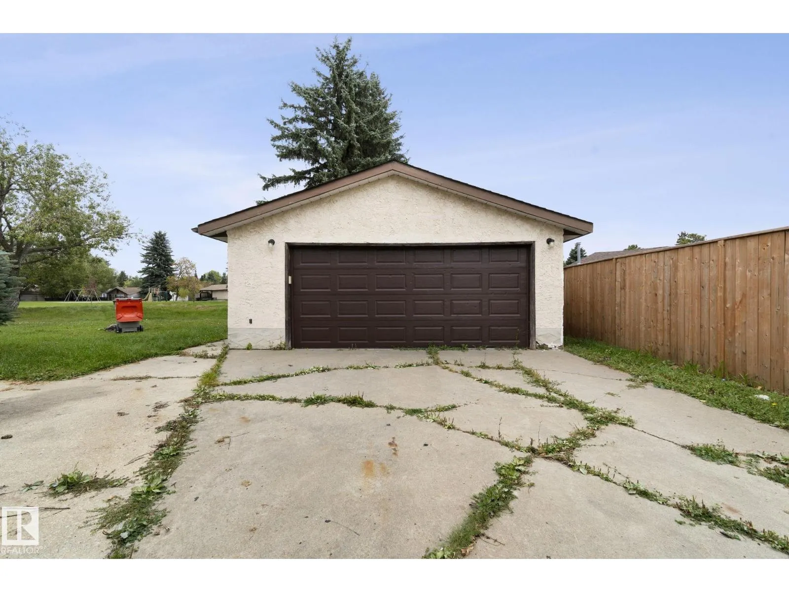 6 CAMPBELL CRES E