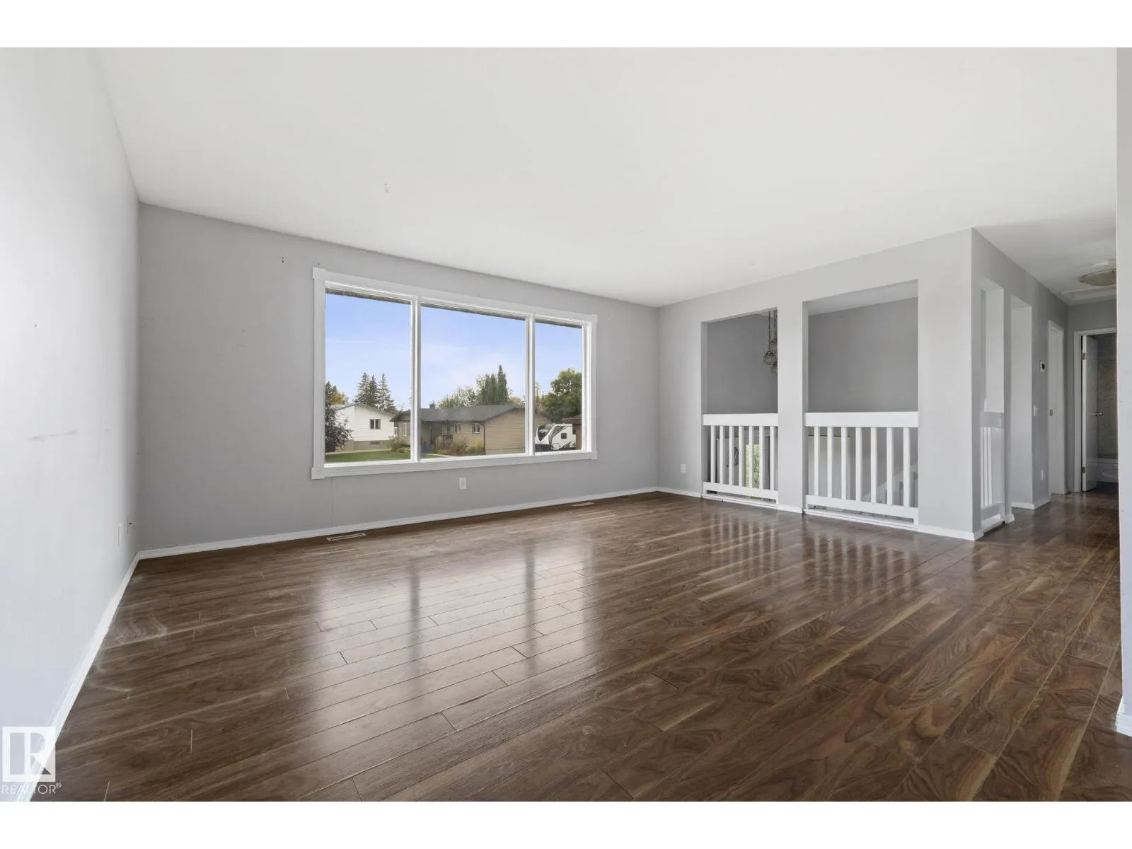 6 CAMPBELL CRES E