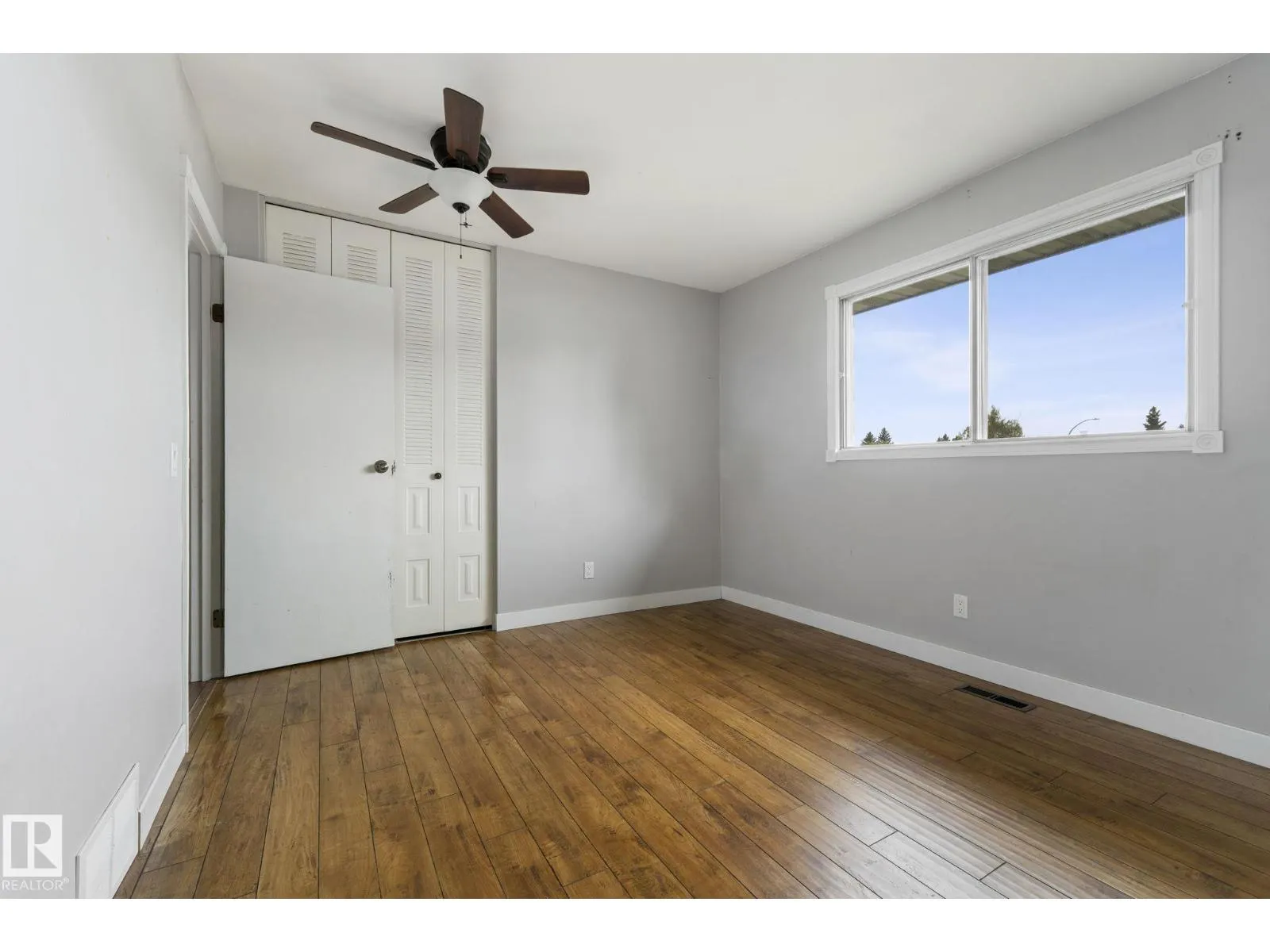 6 CAMPBELL CRES E