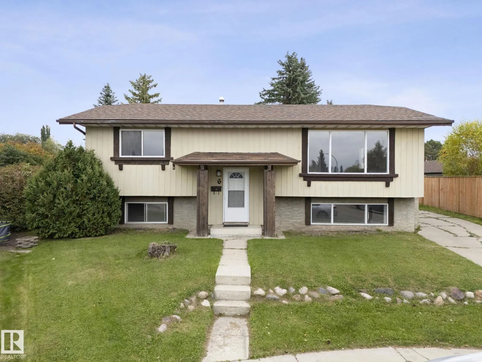 6 CAMPBELL CRES E