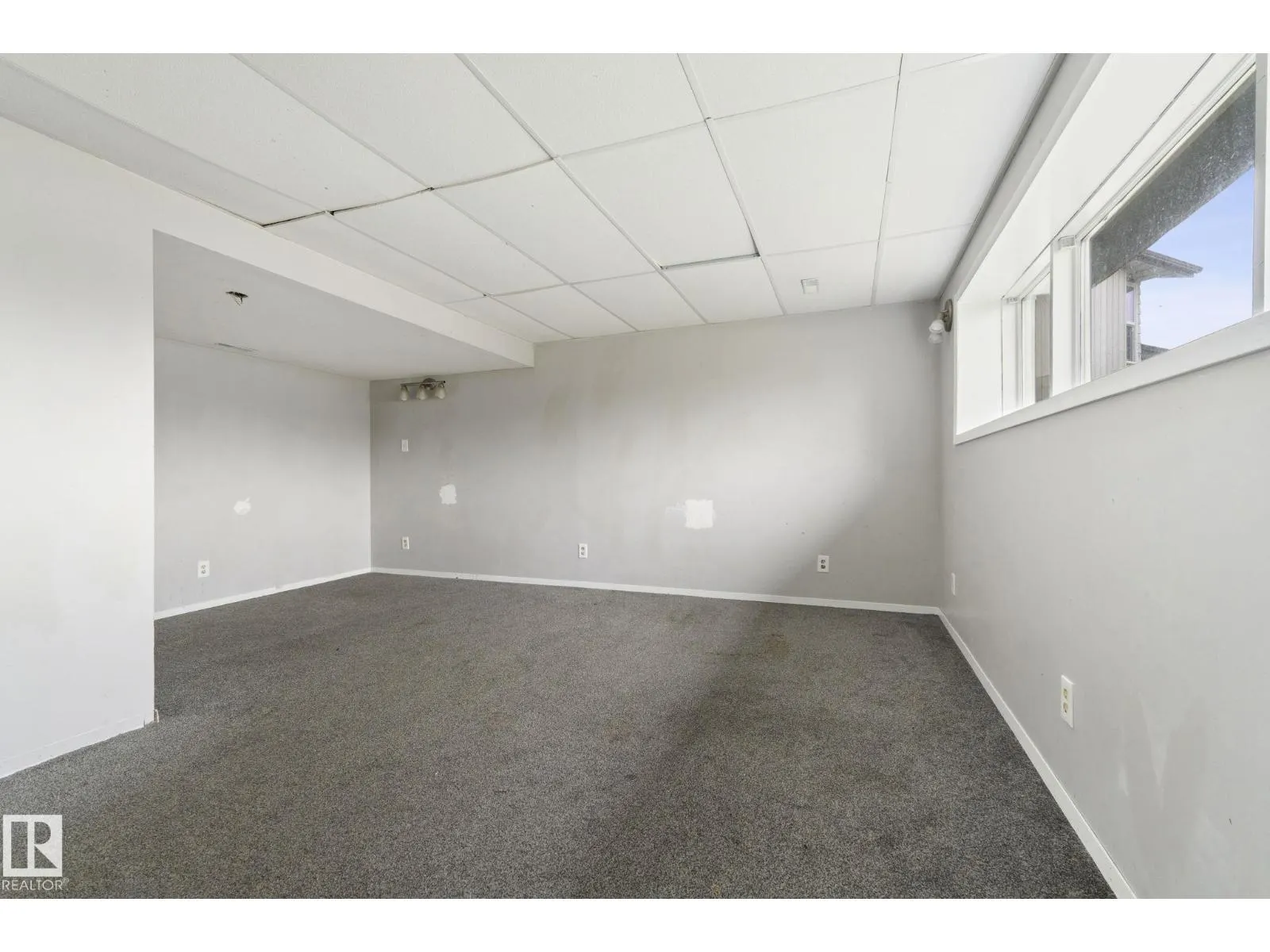6 CAMPBELL CRES E