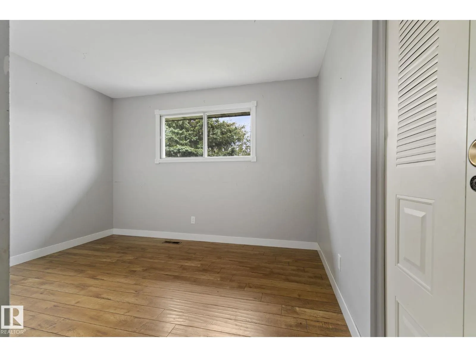 6 CAMPBELL CRES E
