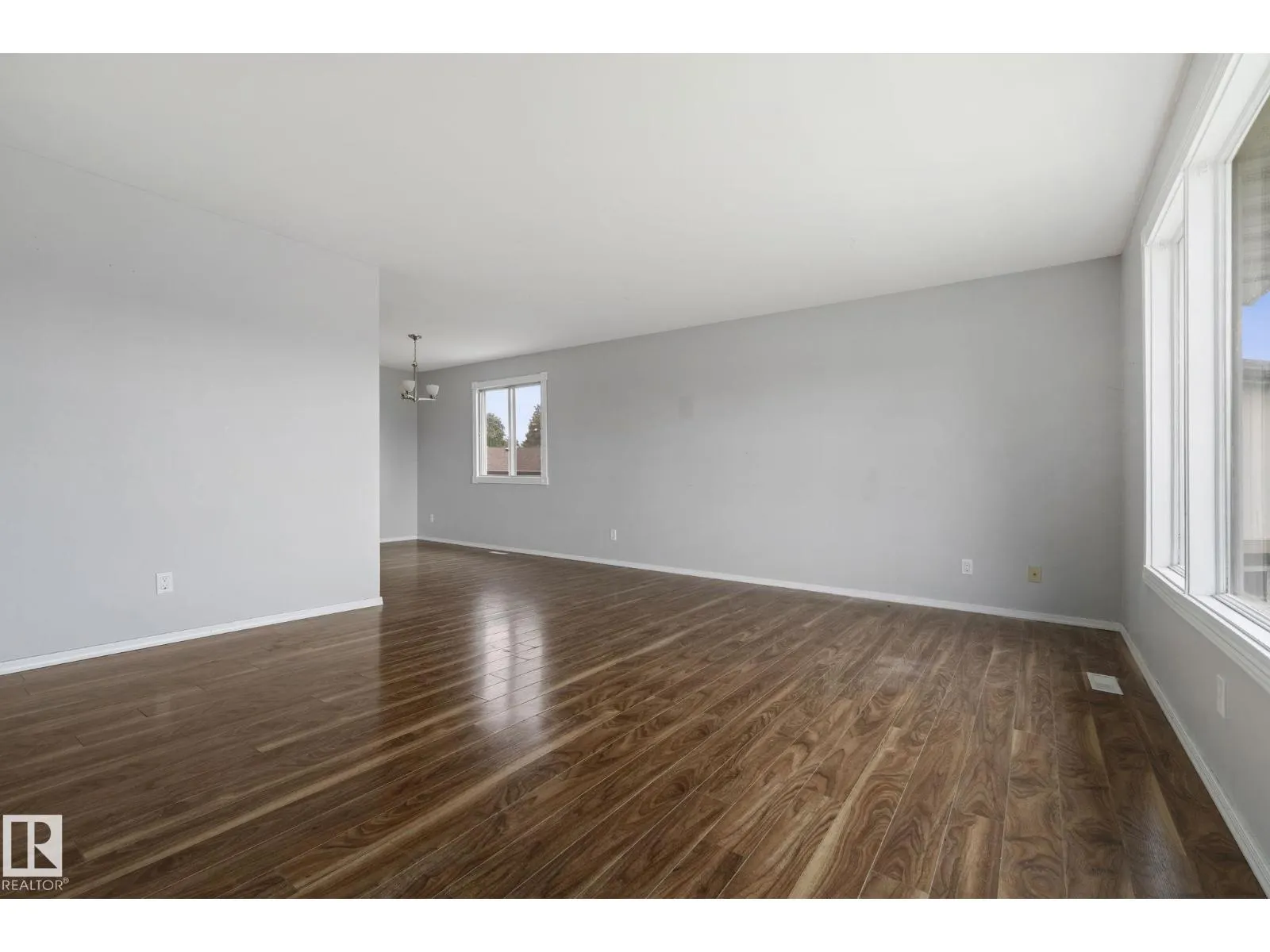 6 CAMPBELL CRES E