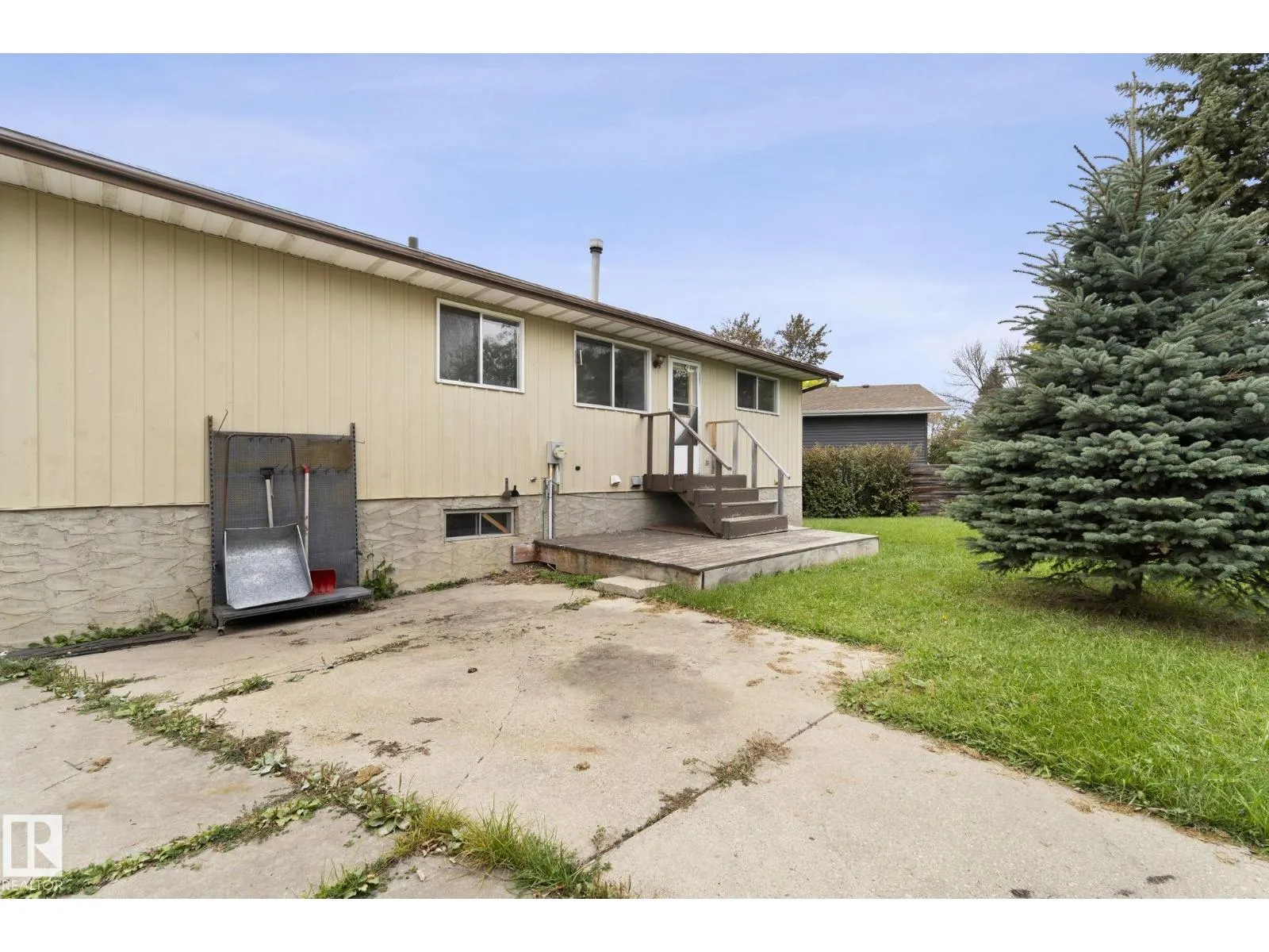 6 CAMPBELL CRES E