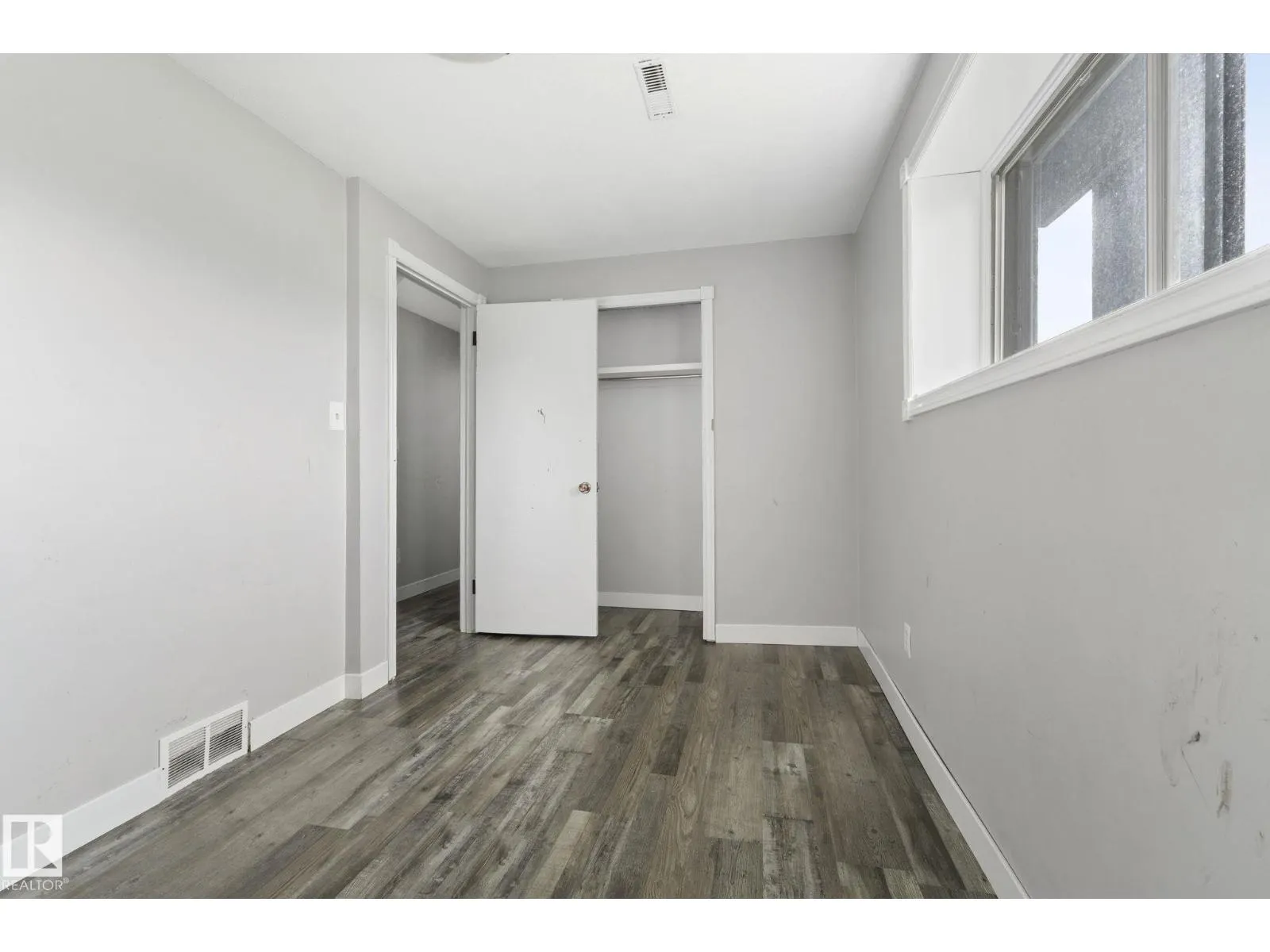 6 CAMPBELL CRES E